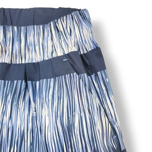 Vintage Y2K Banana Republic Pleated Striped Skirt in Blue/White Size Large - Picture 3 of 8